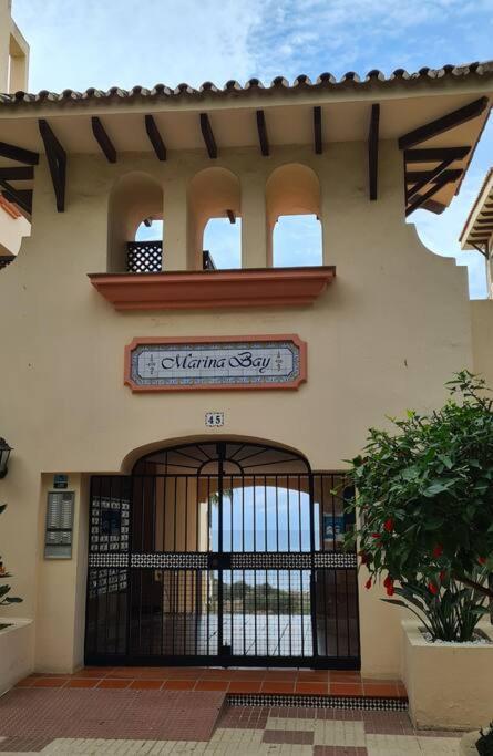 Estepona Port Beachside Apartment - Marina Bay المظهر الخارجي الصورة
