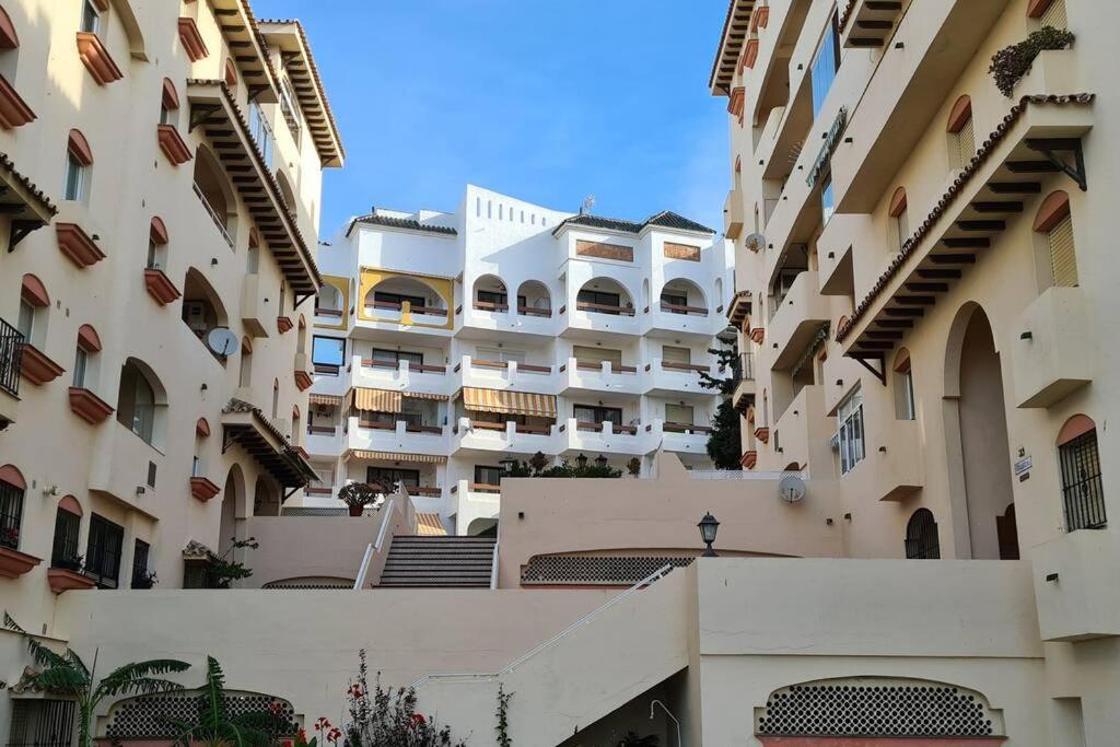 Estepona Port Beachside Apartment - Marina Bay المظهر الخارجي الصورة