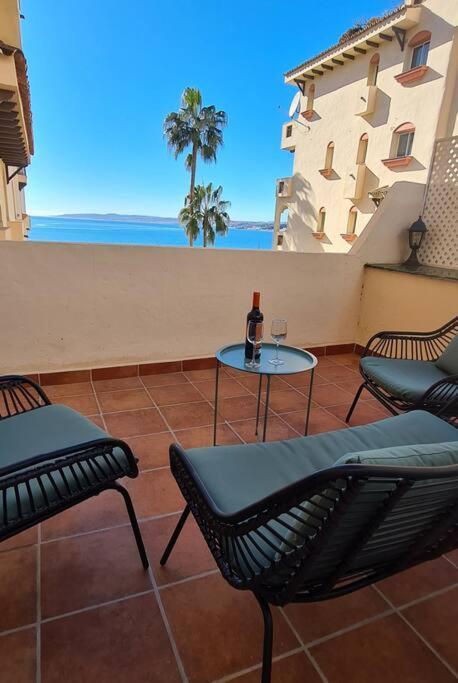 Estepona Port Beachside Apartment - Marina Bay المظهر الخارجي الصورة